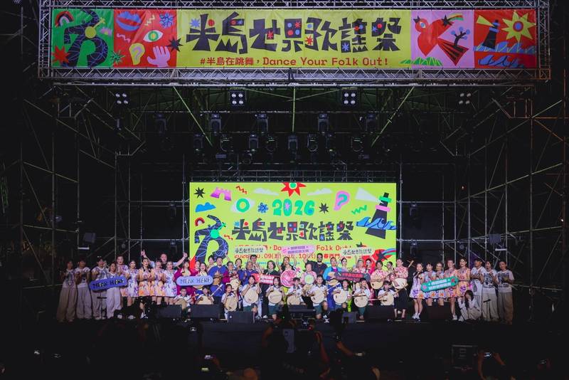 嗨翻雙十連假!半島世界歌謠祭「歌舞秀」跨界共演 人潮擠滿恆春西門廣場