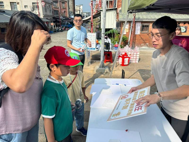 竹縣推動「菸蒂不落地」 公私協力守護北埔老街