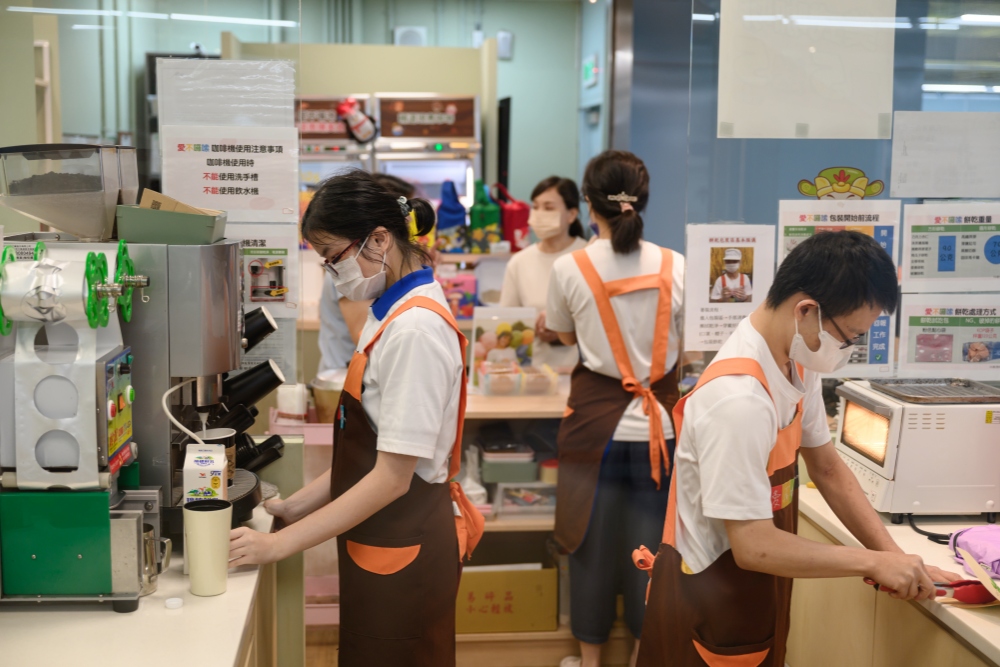 路過捷運南港展覽館站請留步 愛不囉嗦南港店歡迎您的光臨! 17 2026101112