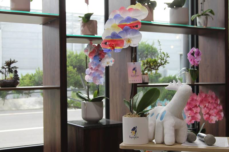 臺灣蘭花綻放史瓦帝尼王國國旗  奈米噴染技術獲得史國國王讚賞