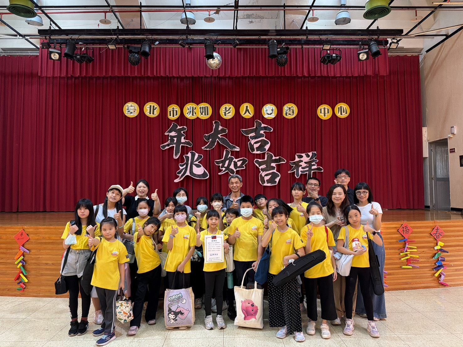 萬興國小-萬興國小口琴隊重陽敬老傳愛 琴聲串起世代情 溫暖兆如養護中心長輩心