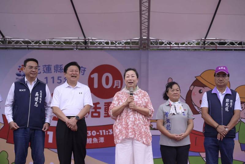 光輝十月 健步同行  徐榛蔚凝聚鄉親共創活力