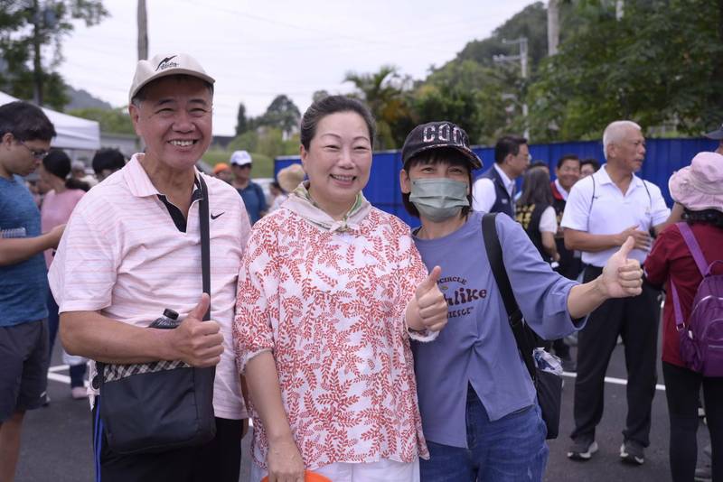 光輝十月 健步同行  徐榛蔚凝聚鄉親共創活力