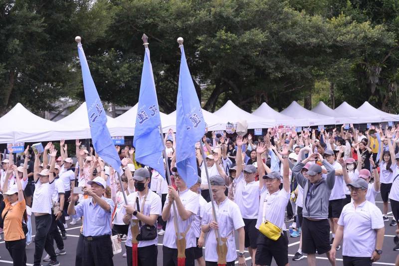 光輝十月 健步同行  徐榛蔚凝聚鄉親共創活力