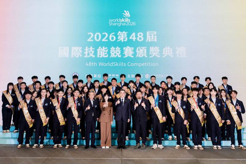 技能國手閃耀世界!臺灣勇奪全球第3 卓榮泰院長親頒獎座 肯定3金3銀7銅30優勝亮眼佳績