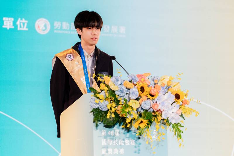 技能國手閃耀世界!臺灣勇奪全球第3 卓榮泰院長親頒獎座 肯定3金3銀7銅30優勝亮眼佳績