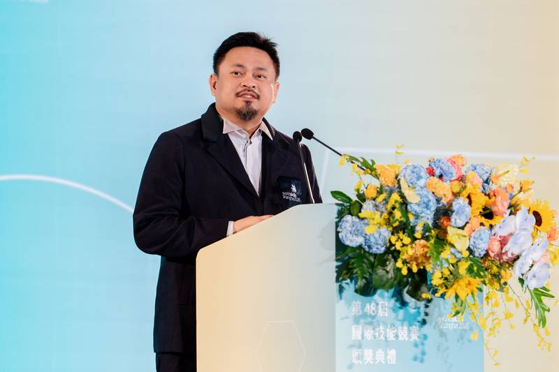 技能國手閃耀世界!臺灣勇奪全球第3 卓榮泰院長親頒獎座 肯定3金3銀7銅30優勝亮眼佳績