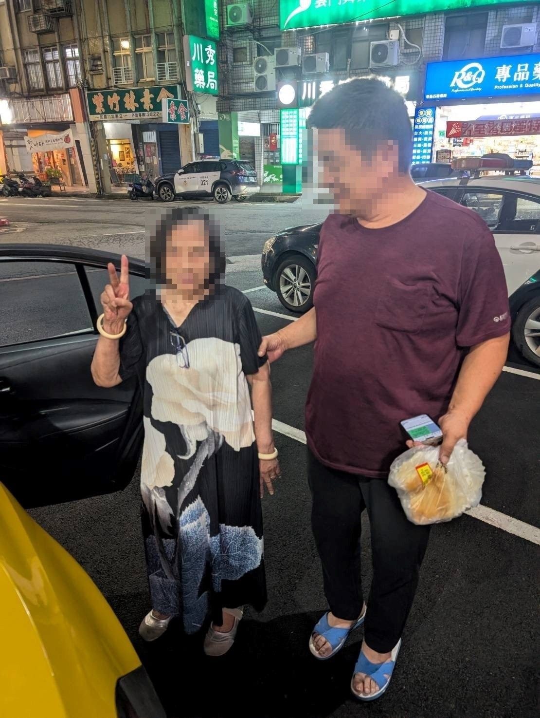 夜幕低垂老婦迷途 北投警機智助返家