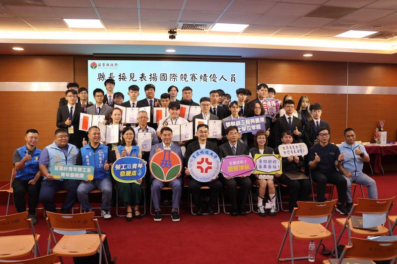 國際競賽拿下5面金牌 縣長表揚優秀青年