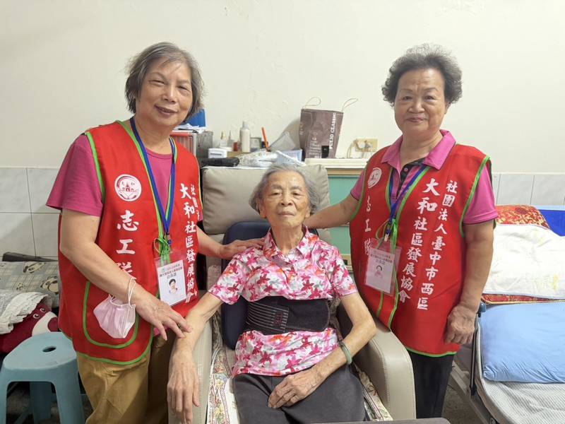 敲敲家門打開心門  台中市全面訪查11萬名獨居長輩