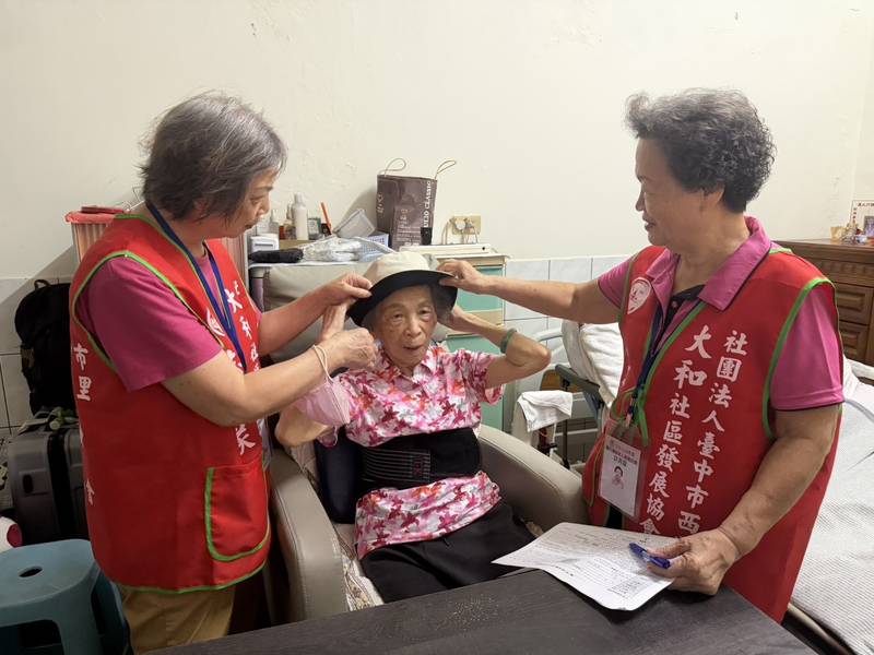 敲敲家門打開心門  台中市全面訪查11萬名獨居長輩