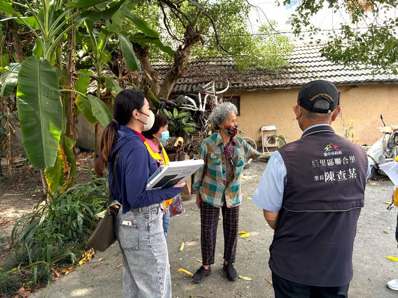 敲敲家門打開心門  台中市全面訪查11萬名獨居長輩