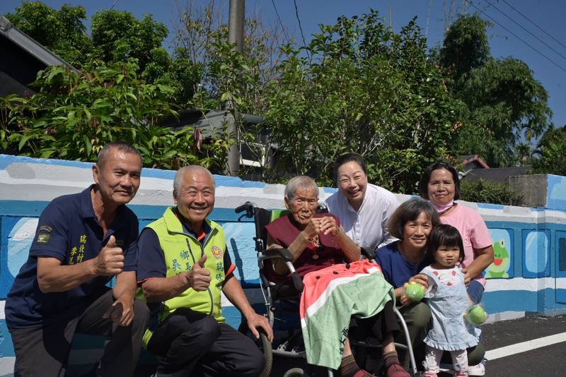 花蓮縣115年度重陽敬老禮金持續發放中 徐榛蔚祝福南區滿百長者身體康健