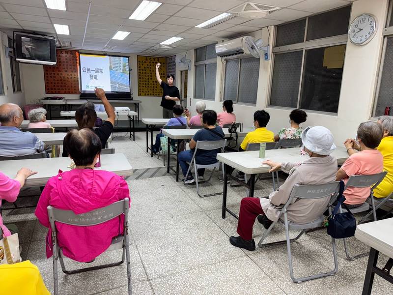 基隆市環保局推動屋頂型太陽光電 深化社區綠能推廣