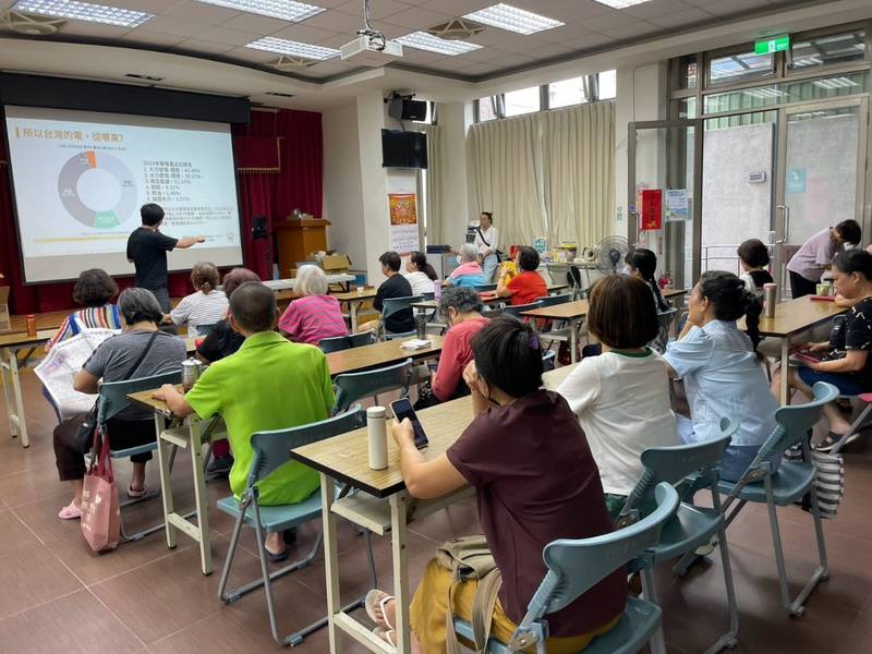 基隆市環保局推動屋頂型太陽光電 深化社區綠能推廣