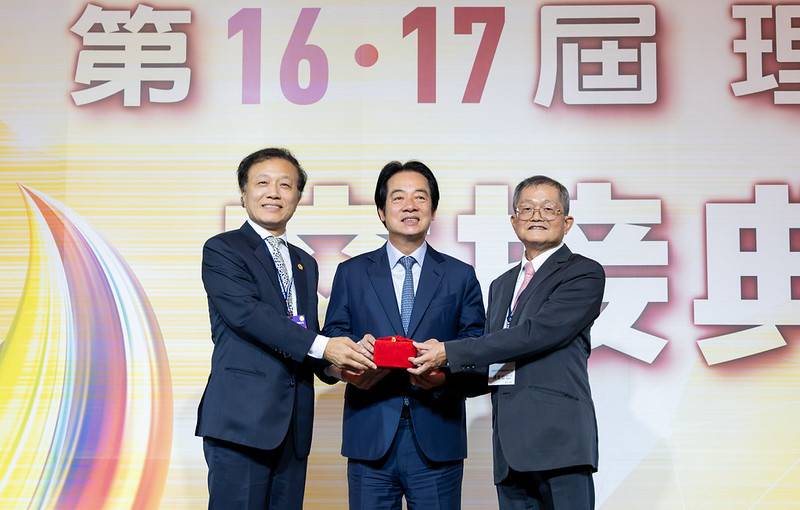 總統出席全國建築師公會理事長交接典禮　盼與公會保持溝通　攜手提升城市韌性