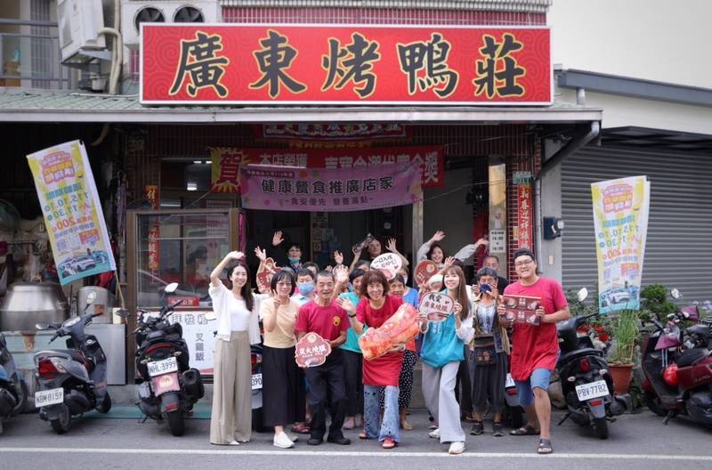 嘉義縣青創輔導助老店升級！廣東烤鴨莊推真空燒臘新品　串聯銀髮共食