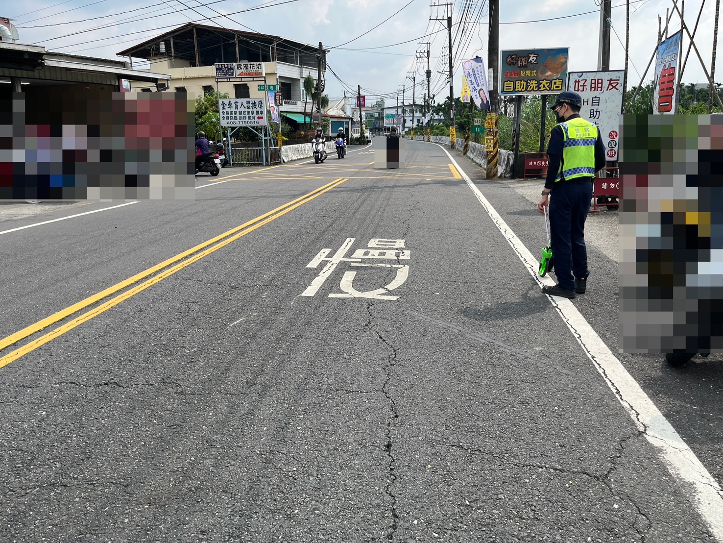 員警於壽比路事故現場測量