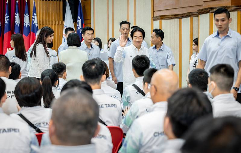 總統為愛知名古屋亞帕運代表團授旗 期勉選手超越自我 取得最佳表現