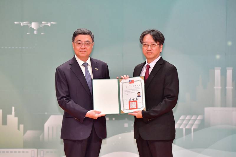 出席國家政務及高階領導研究班結訓典禮 卓揆盼公務同仁善用所學提升政府效能、帶動國家發展