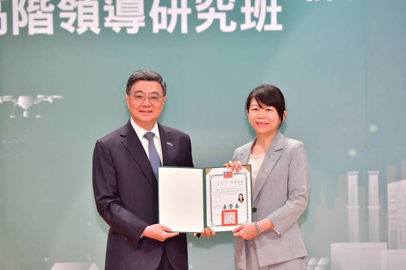 出席國家政務及高階領導研究班結訓典禮 卓揆盼公務同仁善用所學提升政府效能、帶動國家發展