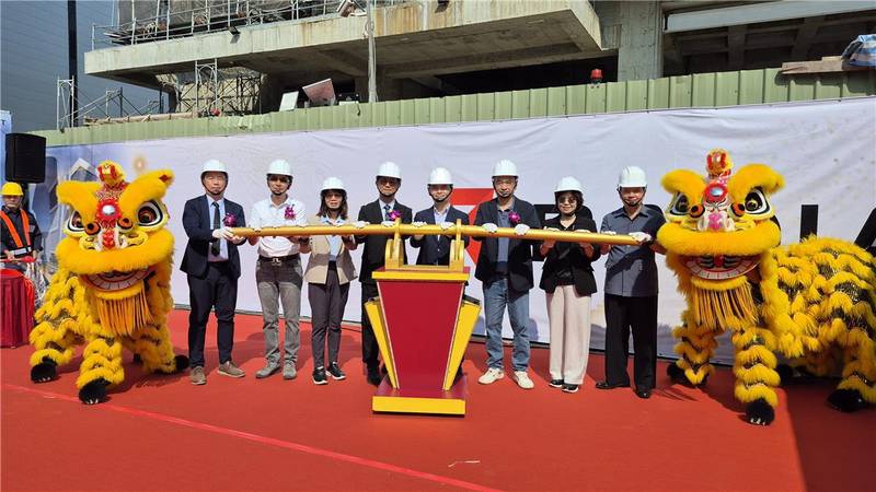 瑞儀光電高雄新廠上梁 預計明年第3季完工創300個就業機會