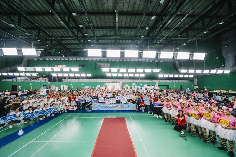 中市C據點「擊刻幸福，點亮C生活」成果展，樂齡共融動起來！