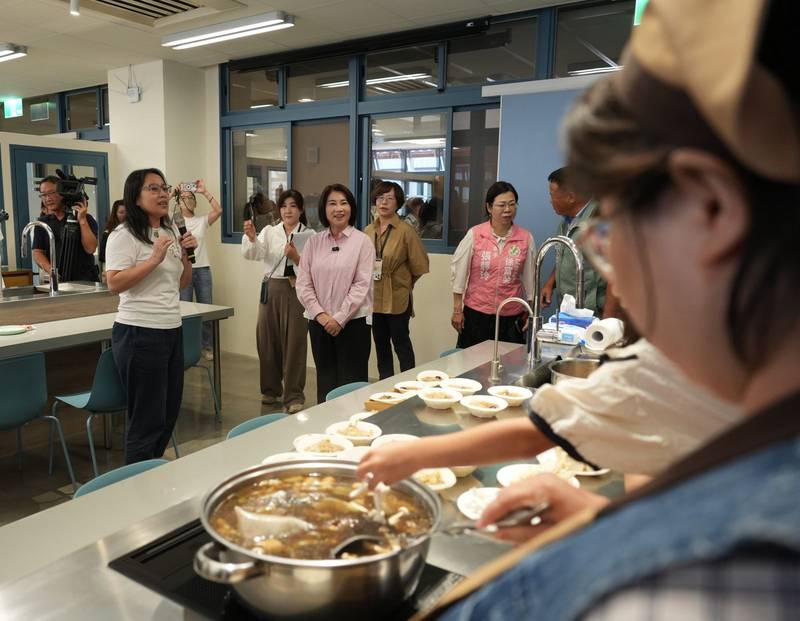 東港社福館開幕啟用 縣長周春米:東港新都心拼上溫暖拼圖