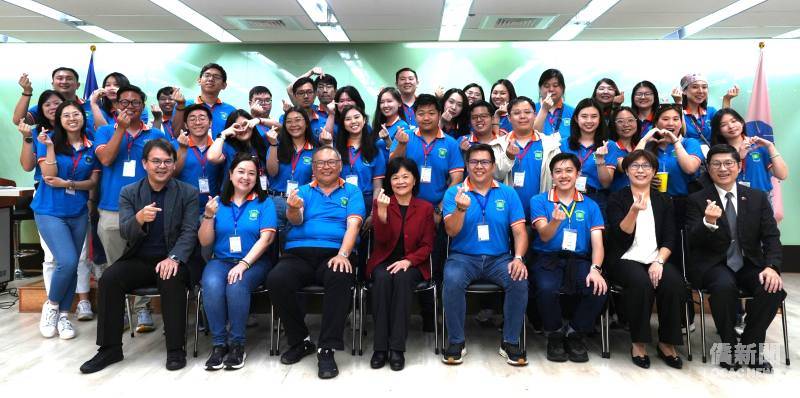 菲華青年服務團拜會僑委會 賴麗瑩肯定世代傳承與執行力