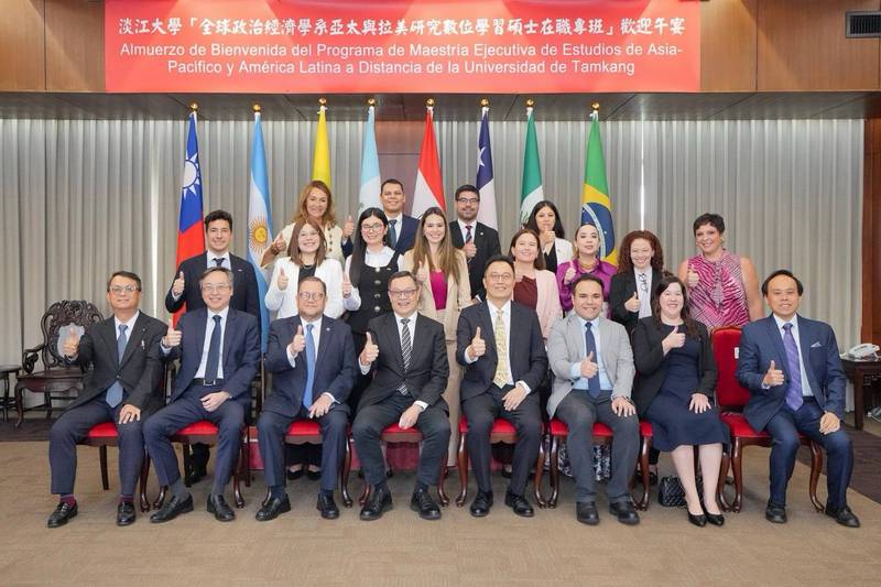 外交部政務次長陳明祺午宴淡江大學「全球政治經濟學系亞太與拉美研究數位學習碩士在職專班」新生