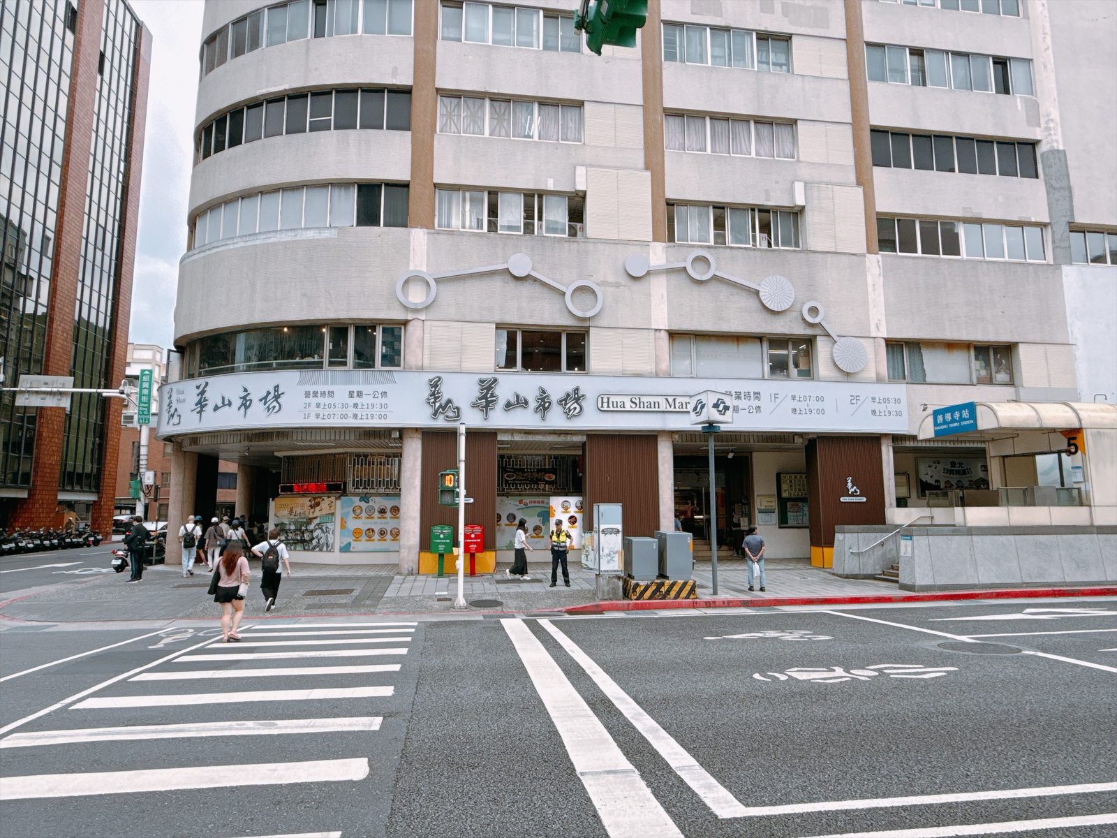 從金賞鹹豆花到原民工藝！走進華山市場看見多元新風景