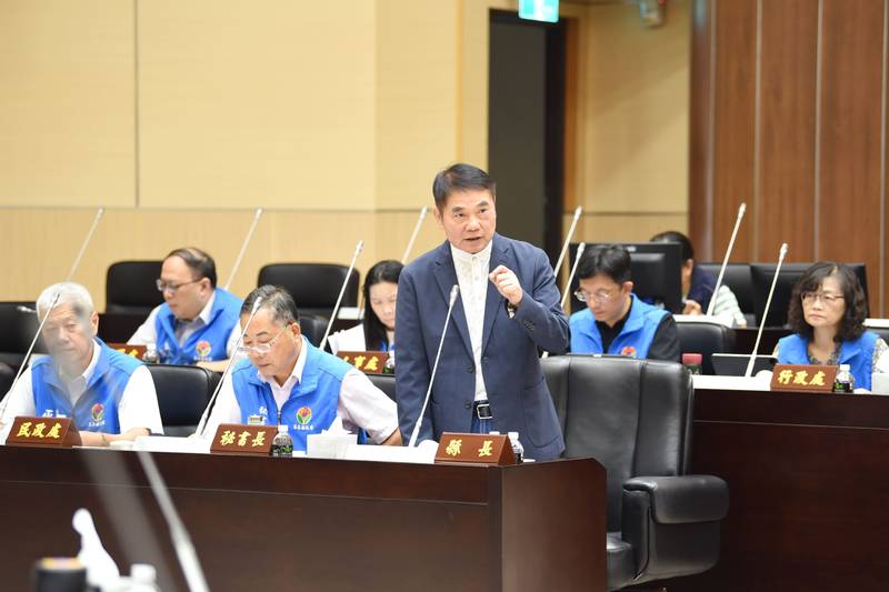 陳碧華陳光軒張顧礫總質詢 鍾東錦開心分享高鐵「產專二」標售