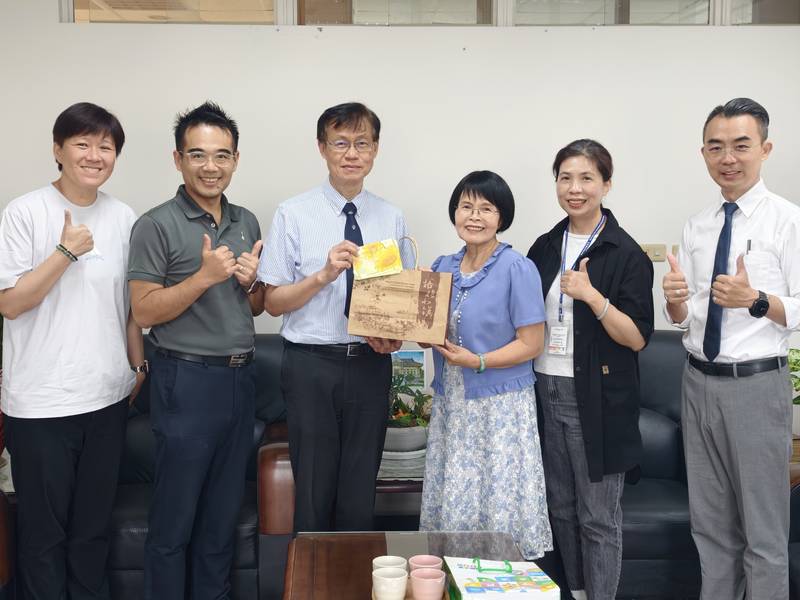中市善心人士捐助50萬元支持「2026向陽教育獎」 教育局長感謝善舉傳遞溫暖力量