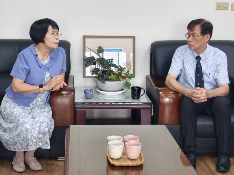 中市善心人士捐助50萬元支持「2026向陽教育獎」 教育局長感謝善舉傳遞溫暖力量