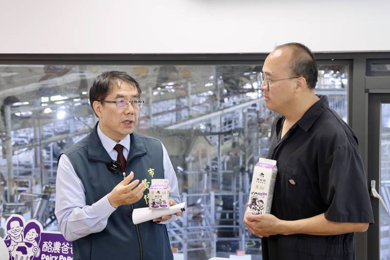 黃偉哲走訪柳營地方創生團隊　肯定智慧酪農與循環經濟成果