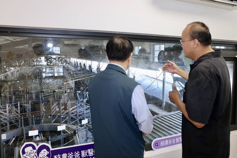黃偉哲走訪柳營地方創生團隊　肯定智慧酪農與循環經濟成果
