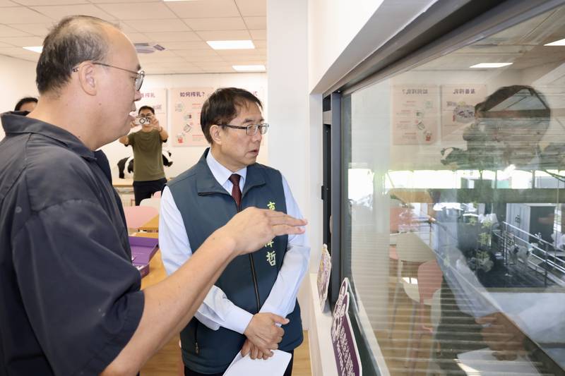 黃偉哲走訪柳營地方創生團隊　肯定智慧酪農與循環經濟成果