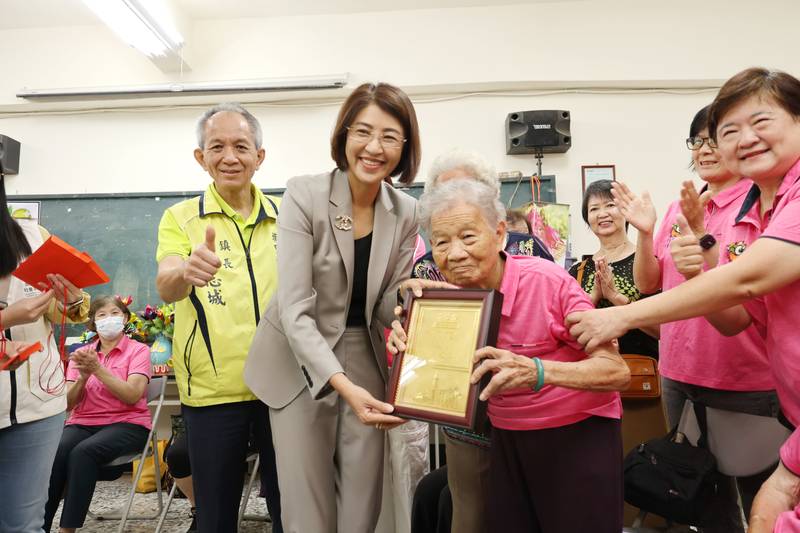 重陽孝親 許縣長敬老走訪國姓、埔里人瑞