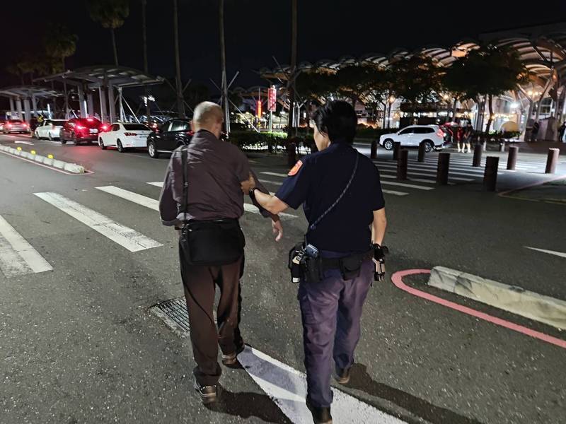 獨居長者遠從臺北來臺東迷途 都蘭警暖心協助踏上返家路
