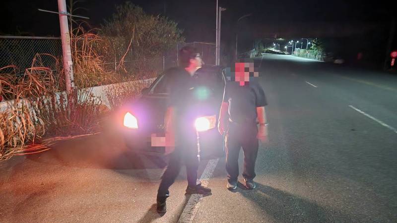 導航誤闖197縣道昏暗山路 關山暖警引領迷途夫妻平安返正途