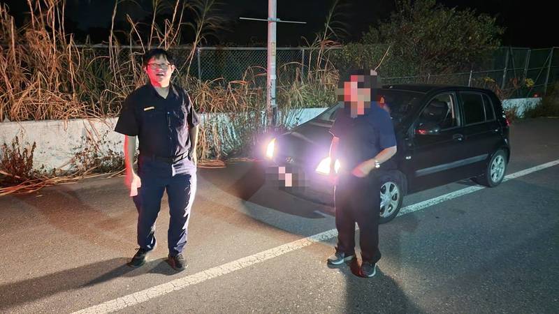 導航誤闖197縣道昏暗山路 關山暖警引領迷途夫妻平安返正途