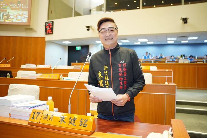 縣議員朱健銘總質詢關切犬貓路殺 盼縣府挺身扮演「浪浪父母」