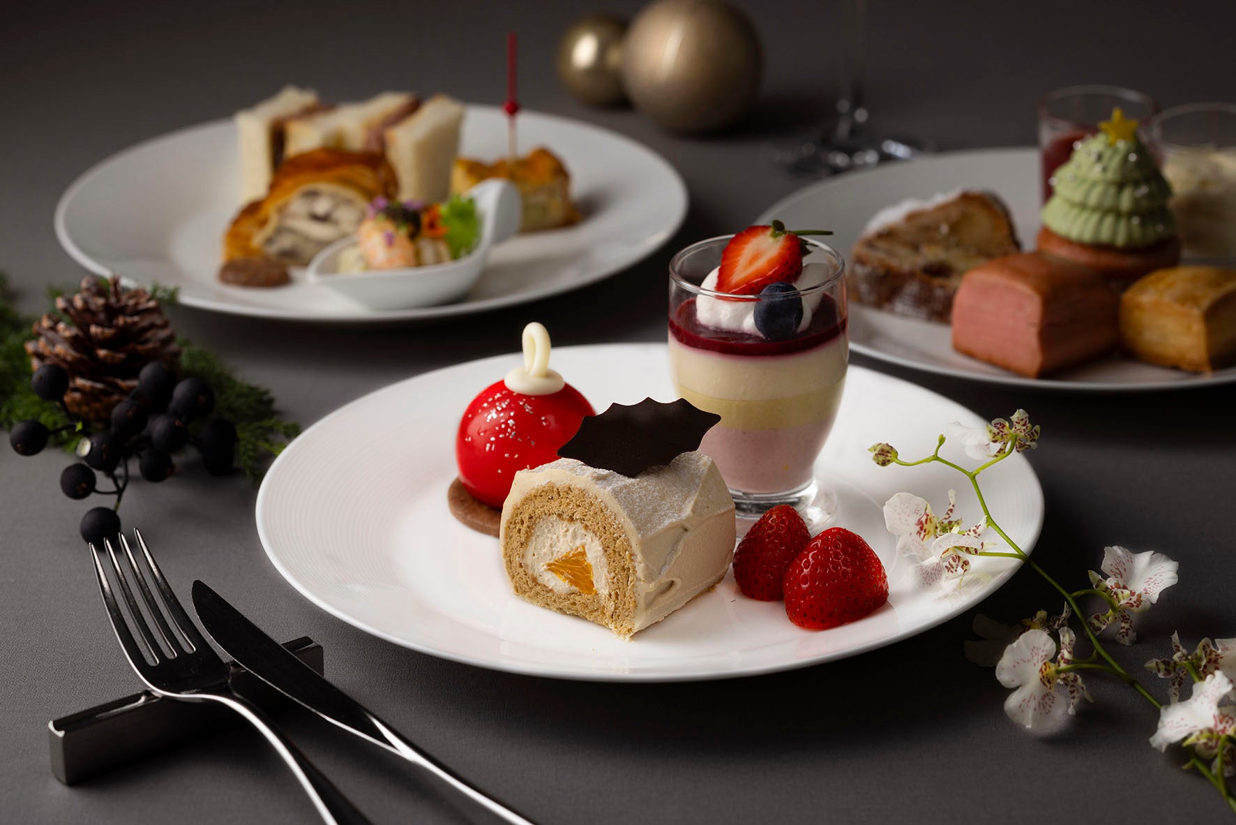 東京車站飯店公布2026耶誕餐飲 3處樹幹蛋糕套餐、24與25日現場演奏晚宴