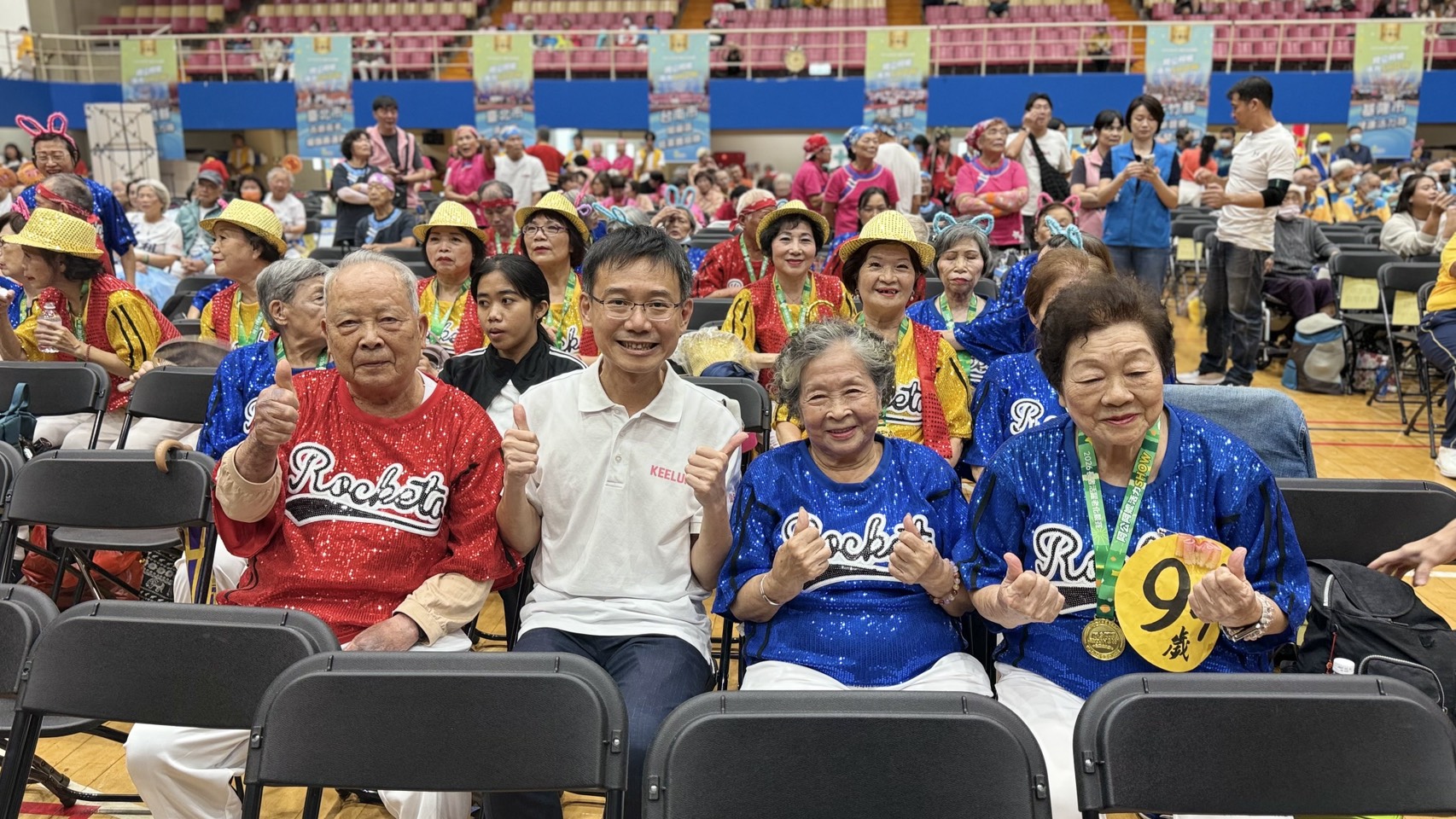 衛生局長張賢政與長輩合影