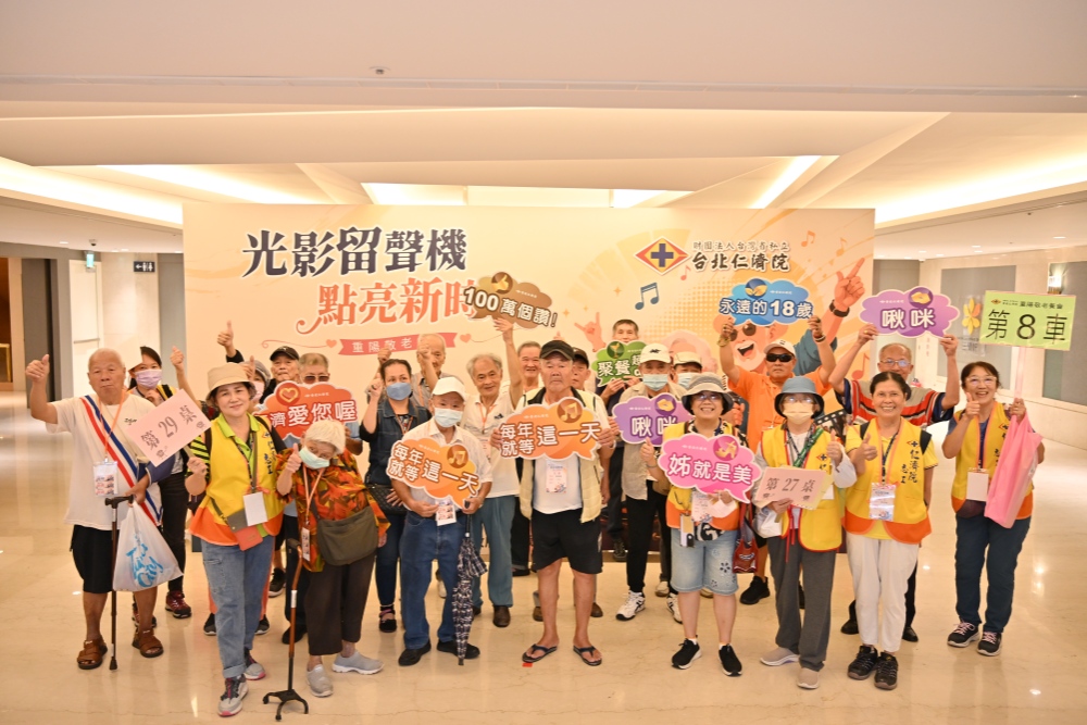 300長者同歡!仁濟院敬老餐會16載 光影留聲機點亮新時光 24 2026101618