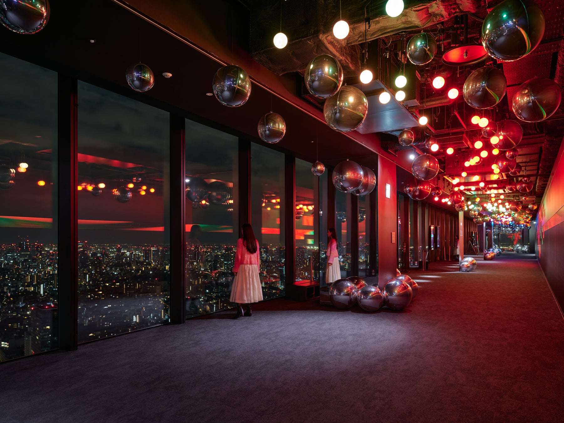 SHIBUYA SKY冬季活動「Sparkling View」11月5日登場 550顆鏡面氣球、頂樓泡泡光樹