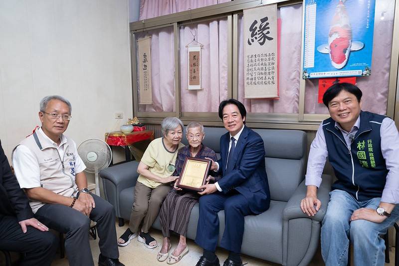 總統探望百歲人瑞　祝福全國長輩重陽節快樂