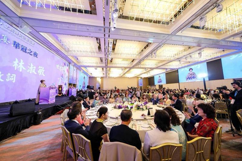 外交部長林佳龍出席世界華人工商婦女企管協會「2026世界年會―華冠之夜/外交部晚宴」