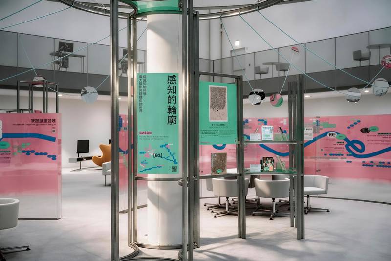 「聊起來」!看見兩大 AI 模型對話 中市圖「感知邊界」數位閱讀特展 帶你走進AI世界