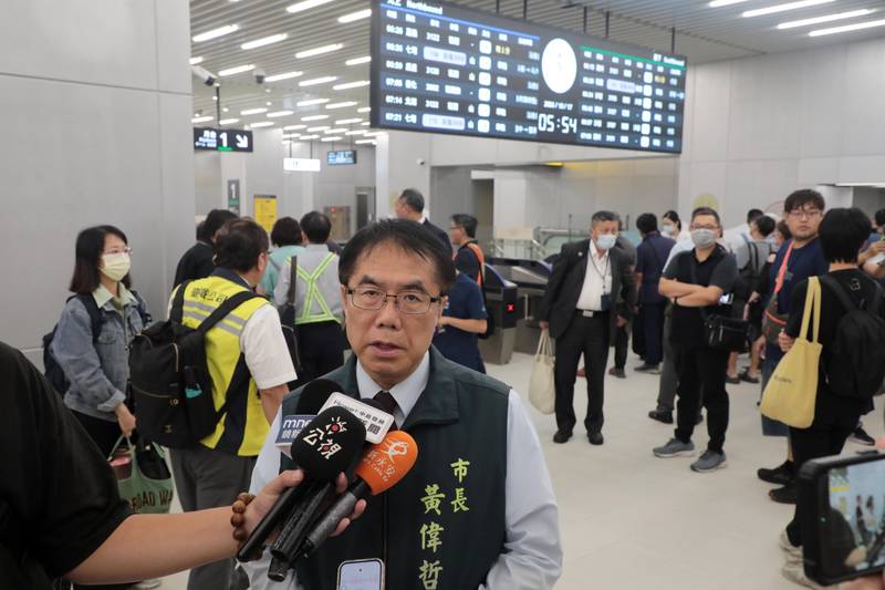台南鐵路地下化首班車啟程 黃偉哲見證歷史性里程碑